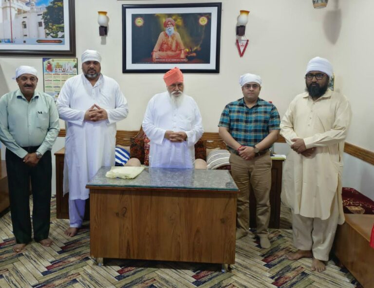 Read more about the article ਡਿਪਟੀ ਕਮਿਸ਼ਨਰ ਅੱਜ ਡੇਰਾ ਸੱਚਖੰਡ ਬੱਲਾਂ ਵਿਖੇ ਨਤਮਸਤਕ ਹੋਏ