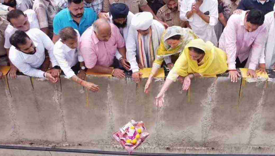 Read more about the article ਸ਼ਾਹੀ ਪਰਿਵਾਰ ਵੱਲੋਂ ਨੱਥ-ਚੂੜਾ ਚੜ੍ਹਾਉਂਦੇ ਹੀ ਪਟਿਆਲਾ ਨਦੀ ਵਿਚ ਪਾਣੀ ਦਾ ਪੱਧਰ ਘਟਿਆ!