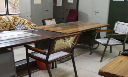 Read more about the article ਡੀਸੀ ਦਫ਼ਤਰਾਂ ਵਿੱਚ ਕੰਮਕਾਜ ਨਹੀਂ ਹੋਵੇਗਾ, ਡੀਸੀ ਦਫ਼ਤਰਾਂ ਦੇ ਮੁਲਾਜ਼ਮਾਂ ਨੇ ਵੀ ਕੀਤੀ ਹੜਤਾਲ