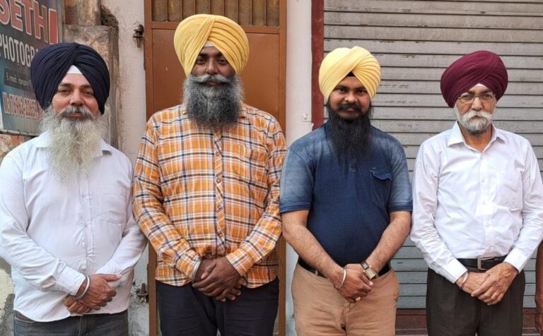 Read more about the article ਬਾਦਲ ਪਰਿਵਾਰ ਪੀ.ਟੀ.ਸੀ ਸਿਮਰਨ ਚੈਨਲ ਸ਼੍ਰੋਮਣੀ ਕਮੇਟੀ ਨੂੰ ਸੋੰਪੇ : ਸਿੱਖ ਤਾਲਮੇਲ ਕਮੇਟੀ।