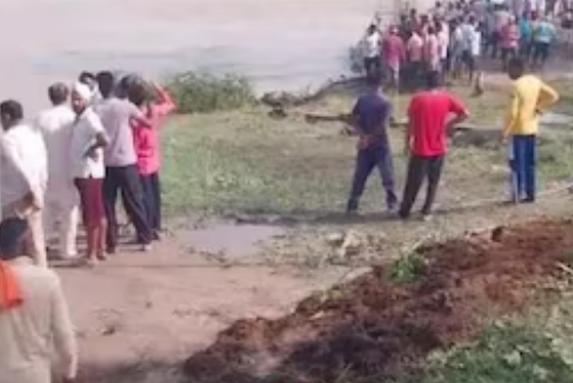 Read more about the article ਬੰਨ੍ਹ ਨੂੰ ਪਿੰਡ ਰਾਜੇਵਾਲ ਕੋਲ ਢਾਹ ਲੱਗਣ ਕਾਰਨ ਦਰਜਨਾਂ ਪਿੰਡਾਂ ਨੂੰ ਪੈਦਾ ਹੋਇਆ ਖ਼ਤਰਾ