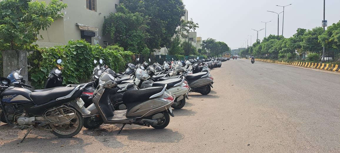 You are currently viewing ਗ੍ਰੀਨ ਮਾਡਲ ਟਾਊਨ ’ਚ ਨਜਾਇਜ ਪਾਰਕਿੰਗ