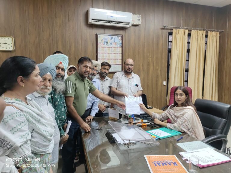 Read more about the article ਅਧਿਆਪਕ ਮੰਗਾਂ ਤੇ ਧਾਰੀ ਚੁੱਪ ਦੇ ਰੋਸ ਵਜੋਂ ਮੁੱਖ ਮੰਤਰੀ ਤੇ ਸਿੱਖਿਆ ਮੰਤਰੀ ਨੂੰ ਭੇਜੇ ਮੰਗ ਪੱਤਰ