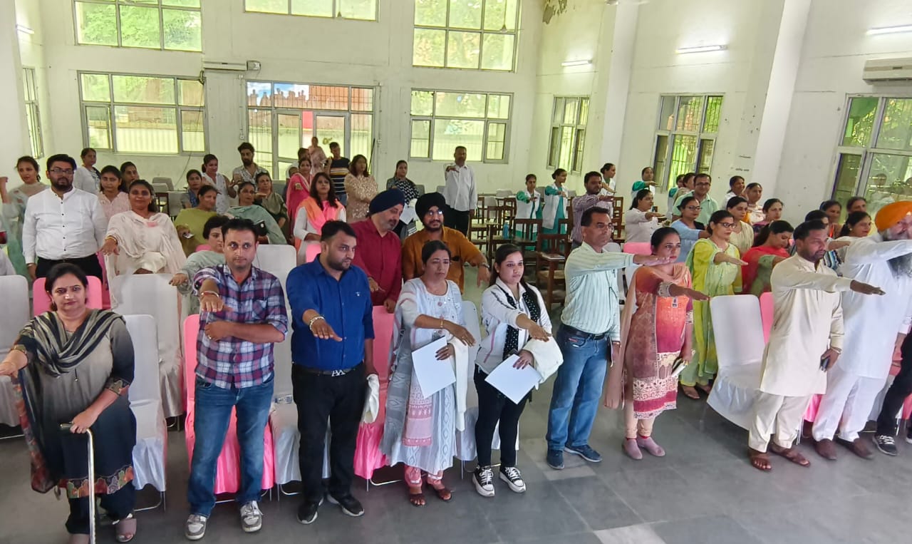 You are currently viewing ਆਯੂਸ਼ਮਾਨ ਭਵ ਅਭਿਆਨ ਦੇ ਆਗਮਨ ਵੇਲੇ ਆਖਰੀ ਉਮੀਦ N.G.O ਨੂੰ ਕੀਤਾ ਗਿਆ ਸਨਮਾਨਿਤ