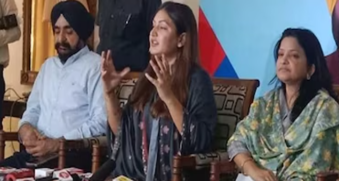 Read more about the article ‘ਆਪ’ ਪੰਜਾਬ ‘ਚ ਕਾਂਗਰਸ ਨਾਲ ਨਹੀਂ ਕਰੇਗੀ ਸਮਝੌਤਾ,ਕੈਬਨਿਟ ਮੰਤਰੀ ਅਨਮੋਲ ਗਗਨ ਮਾਨ