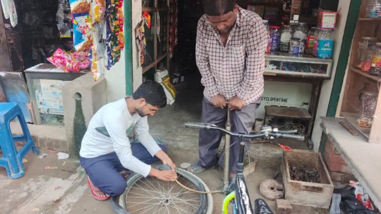 Read more about the article ਪੰਕਚਰ ਬਣਾਉਣ ਵਾਲੇ ਦਾ ਬੇਟਾ ਬਣਿਆ ਜੱਜ