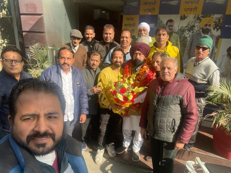 Read more about the article ਦੁਕਾਨਦਾਰ ਐਸੋਸੀਏਸ਼ਨ ਵੱਲੋਂ ਸਰਦਾਰ ਕਮਲਜੀਤ ਸਿੰਘ ਭਾਟੀਆ ਦਾ ਸਨਮਾਨ