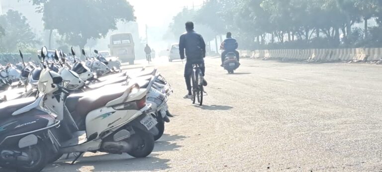 Read more about the article ਇੰਨੋਸੈਂਟ ਹਾਰਟ ਸਕੂਲ ਦੇ ਵਿਦਿਆਰਥੀਆਂ ਨੇ ਸੜਕ ਨੂੰ ਬਣਾਇਆ ਪਾਰਕਿੰਗ