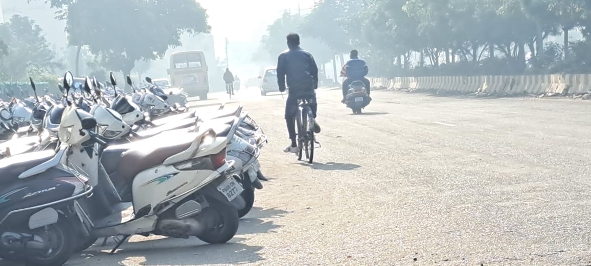 You are currently viewing ਇੰਨੋਸੈਂਟ ਹਾਰਟ ਸਕੂਲ ਦੇ ਵਿਦਿਆਰਥੀਆਂ ਨੇ ਸੜਕ ਨੂੰ ਬਣਾਇਆ ਪਾਰਕਿੰਗ