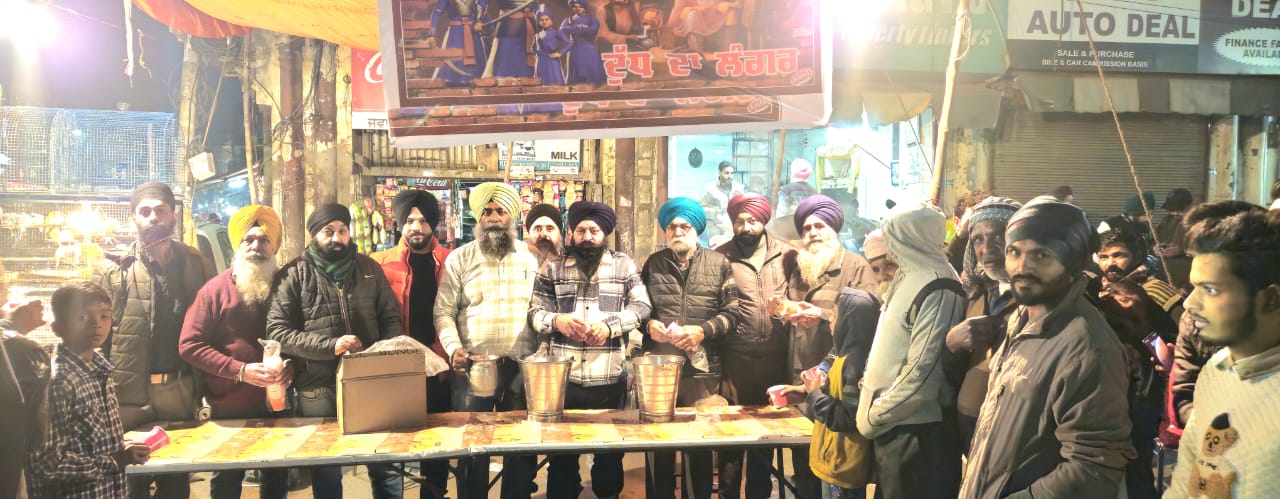 Read more about the article ਛੋਟੇ ਸਾਹਿਬਜਾਦੇ ਦੀ ਯਾਦ ਵਿੱਚ ਨਿਕਲੇ ਨਗਰ ਕੀਰਤਨ ਚ ਸਿੱਖ ਤਾਲਮੇਲ ਕਮੇਟੀ ਵੱਲੋਂ ਸੰਗਤਾਂ ਲਈ ਲਗਾਇਆ ਦੁੱਧ ਦਾ ਲੰਗਰ