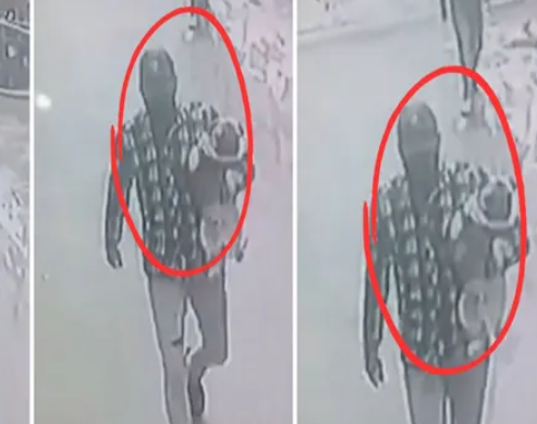 Read more about the article ਲੁਧਿਆਣਾ ਵਿੱਚ ਘਰ ‘ਚੋਂ ਕੁੱਤਾ ਹੋਇਆ ਚੋਰੀ,ਘਟਨਾ ਸੀ.ਸੀ.ਟੀ.ਵੀ. ਕੈਮਰੇ ‘ਚ ਕੈਦ