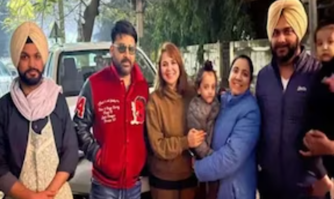 Read more about the article ਕਾਮੇਡੀਅਨ ਕਪਿਲ ਸ਼ਰਮਾ ਨੂੰ ਪਰੋਠੇ ਪਰੋਸਣ ਵਾਲੇ ਕਾਰੋਬਾਰੀ ਵੀਰ ਦਵਿੰਦਰ ਸਿੰਘ ਖਿਲਾਫ਼ ਦੇਰ ਰਾਤ ਤੱਕ ਦੁਕਾਨ ਖੋਲ੍ਹਣ ਦੇ ਲੱਗੇ ਦੋਸ਼,  ਮਾਮਲਾ ਦਰਜ