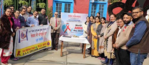 Read more about the article डीएवी कॉलेज जालंधर ने विश्व एड्स दिवस के उपलक्ष्य में रिबन पिनिंग गतिविधि का आयोजन