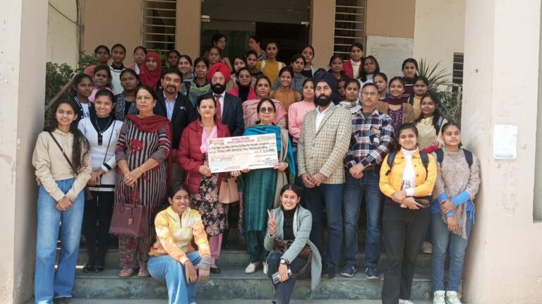 Read more about the article ਸਰਬਤ ਦਾ ਭਲਾ ਚੈਰੀਟੇਬਲ ਟਰੱਸਟ ਦੁਆਰਾ ਵਜ਼ੀਫੇ ਨਾਲ ਸਨਮਾਨਿਤ ਕੀਤਾ ਗਿਆ