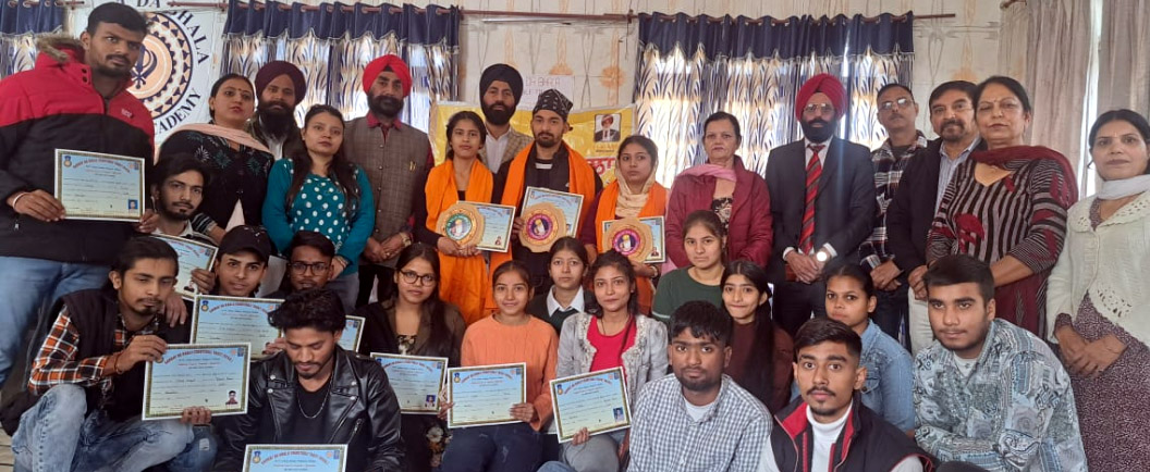 Read more about the article ਗੁਰਦੁਆਰਾ ਬਾਬਾ ਜੀਵਨ ਸਿੰਘ ਗੜ੍ਹਾ ਵਿਖੇ ਬੱਚਿਆਂ ਨੂੰ ਸਰਟੀਫਿਕੇਟ ਵੰਡੇ ਗਏ: ਖਾਲਸਾ