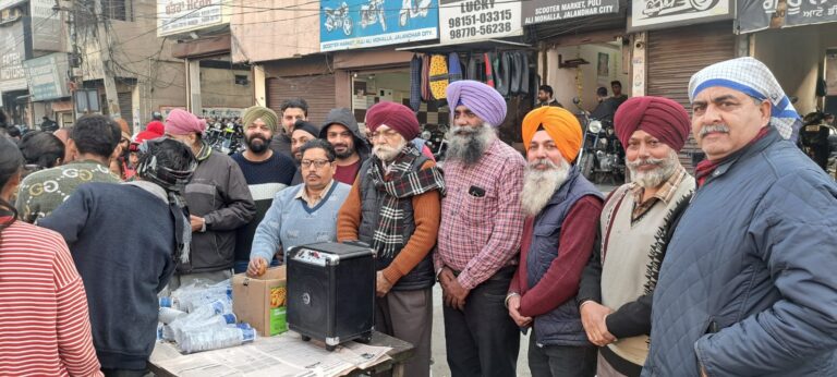 Read more about the article ਸਿੱਖ ਤਾਲਮੇਲ ਕਮੇਟੀ ਤੇ ਟੂ ਵੀਲਰ ਐਸੋਸੀਏਸ਼ਨ ਵੱਲੋਂ ਸ਼ਹੀਦ ਬਾਬਾ ਦੀਪ ਸਿੰਘ ਜੀ ਦੇ ਜਨਮ ਦਿਹਾੜੇ ਤੇ ਲੰਗਰ ਲਗਾਏ ਗਏ