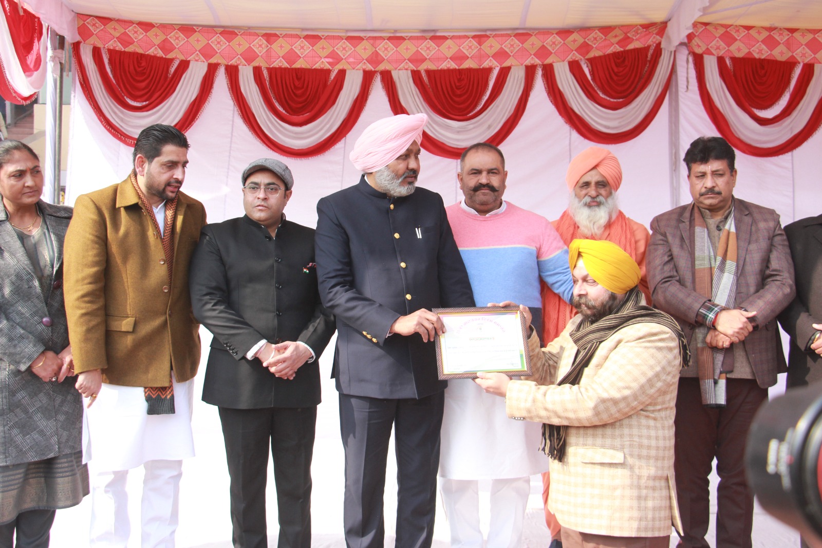 You are currently viewing ਕਹੁ ਨਾਨਕ ਸਭ ਤੇਰੀ ਵਡਿਆਈ ਕੋਈ ਨਾਉ ਨ ਜਾਣੈ ਮੇਰਾ