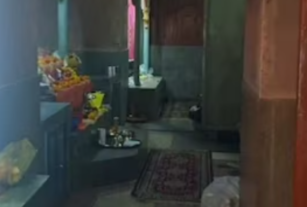 Read more about the article ਗੁਰਾਇਆ ਵਿੱਚ ਚੋਰਾਂ ਨੇ ਮੰਦਰ ਨੂੰ ਬਣਾਇਆ ਨਿਸ਼ਾਨਾ! ਕੰਧ ਤੋੜ ਕੇ ਮੰਦਰ ਦੇ ਅੰਦਰ ਹੋਇਆ ਦਾਖਲ