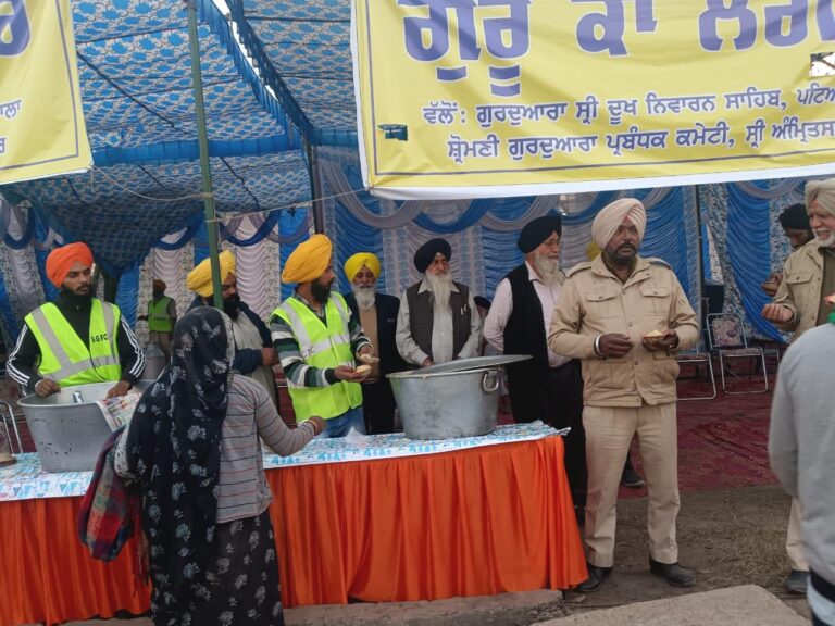Read more about the article ਸ਼੍ਰੋਮਣੀ ਕਮੇਟੀ ਨੇ ਸ਼ੰਭੂ ਬਾਰਡਰ ’ਤੇ ਕਿਸਾਨ ਭਰਾਵਾਂ ਅਤੇ ਰਾਹਗੀਰਾਂ ਲਈ ਚਲਾਇਆ ਲੰਗਰ