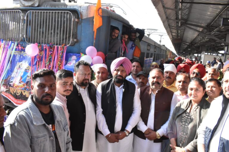 Read more about the article ਆਪ ਦੀ ਸਰਕਾਰ, ਆਪ ਦੇ ਦੁਆਰ’ ਤਹਿਤ ਲਾਏ ਜਾ ਰਹੇ ਵਿਸ਼ੇਸ਼ ਕੈਂਪਾਂ ਨੂੰ ਪੰਜਾਬ ਭਰ ’ਚ ਭਰਵਾਂ ਹੁੰਗਾਰਾ : ਬਲਕਾਰ ਸਿੰਘ