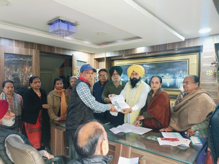 Read more about the article ਵੱਡੇ ਪੈਨਸ਼ਨ ਪੱਤਰ ਵਾਰਡ ਦੇ ਵਿਕਾਸ ਦੇ ਨਾਲ ਨਾਲ ਸਮਾਜ ਭਲਾਈ ਦੀ ਆ ਸਕੀਮਾਂ ਲੋਕਾਂ ਤੱਕ ਪਹੁੰਚਾਣਾ ਸਾਡੀ ਨੈਤਿਕ ਜਿੰਮੇਵਾਰੀ ਭਾਟੀਆ