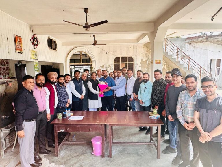 Read more about the article ਭਾਜਪਾ ਸੂਬਾ ਜਨਰਲ ਸਕੱਤਰ ਰਾਕੇਸ਼ ਰਾਠੌਰ ਨੇ ਸਾਥੀਆਂ ਸਮੇਤ ਸੁਸ਼ੀਲ ਕੁਮਾਰ ਰਿੰਕੂ ਨੂੰ ਭਾਜਪਾ ਵਿਚ ਸ਼ਾਮਲ ਹੋਣ ‘ਤੇ ਦਿੱਤੀ ਵਧਾਈ