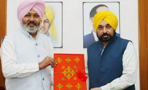 Read more about the article ਮਹਿਲਾਵਾਂ ਲਈ ਵੱਡਾ ਐਲਾਨ, ਬੱਸ ਦੇ ਝੂਟੇ ਰਹਿਣਗੇ ਫ੍ਰੀ!