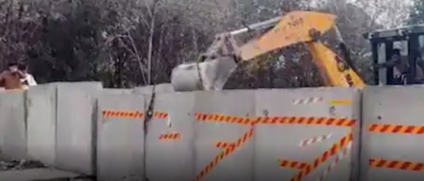 Read more about the article ਅੰਬਾਲਾ ਪ੍ਰਸ਼ਾਸਨ ਨੇ ਬਾਰਡਰ ਖੋਲ੍ਹੇ, 23 ਦਿਨਾਂ ਬਾਅਦ ਅੰਬਾਲਾ-ਚੰਡੀਗੜ੍ਹ NH ‘ਤੇ ਆਵਾਜਾਈ ਸ਼ੁਰੂ