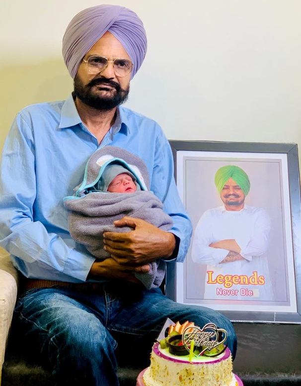 Read more about the article ਸਿੱਧੂ ਮੂਸੇਵਾਲਾ ਦੇ ਘਰ ਆਈ ਖੁਸ਼ਖਬਰੀ! ਮਾਤਾ ਚਰਨ ਕੌਰ ਨੇ ਦਿੱਤਾ ਬੇਟੇ ਨੂੰ ਜਨਮ