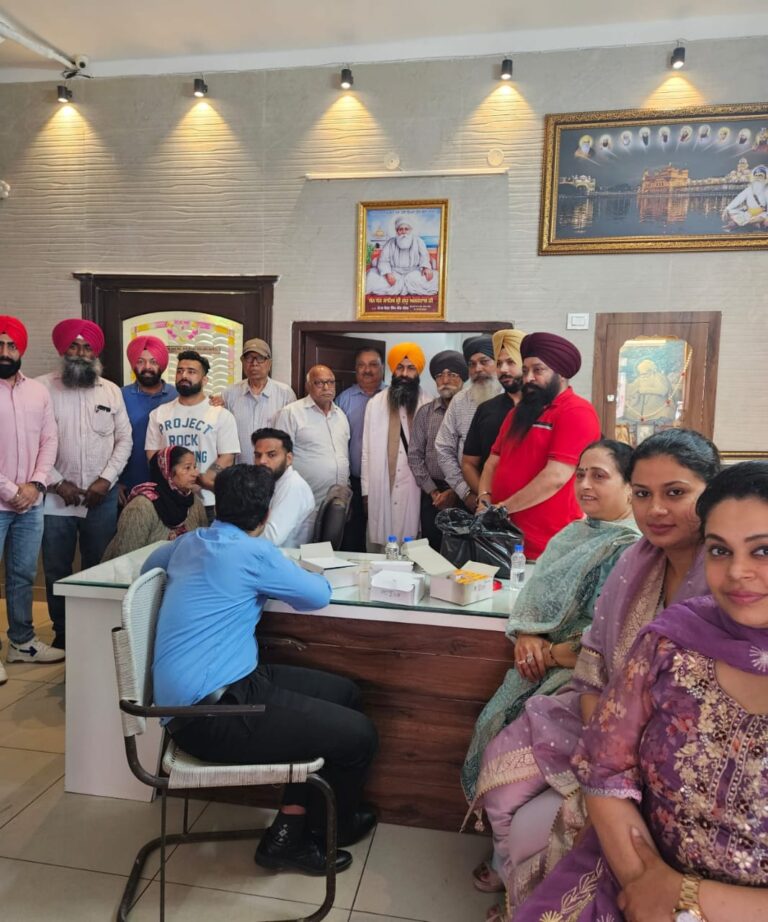 Read more about the article ਮਾਤਾ ਪਿਤਾ ਦੀ ਯਾਦ ਵਿੱਚ ਅੱਖਾਂ ਦਾ ਫਰੀ ਕੈਂਪ ਲਗਾਇਆ