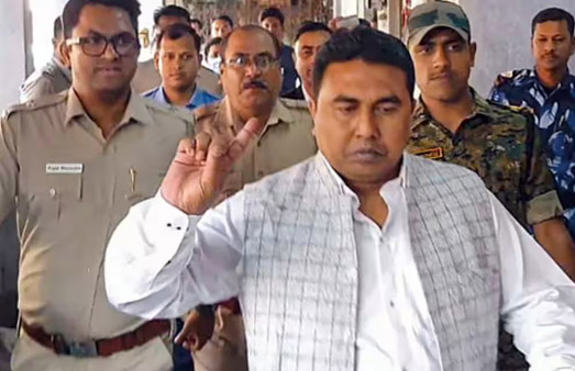 Read more about the article पी.जी. फैशन डिजाइनिंग विभाग, एल.के.सी.डब्ल्यू. की छात्राओं ने जी.एन.डी.यू .के नतीजों में बाजीमारी