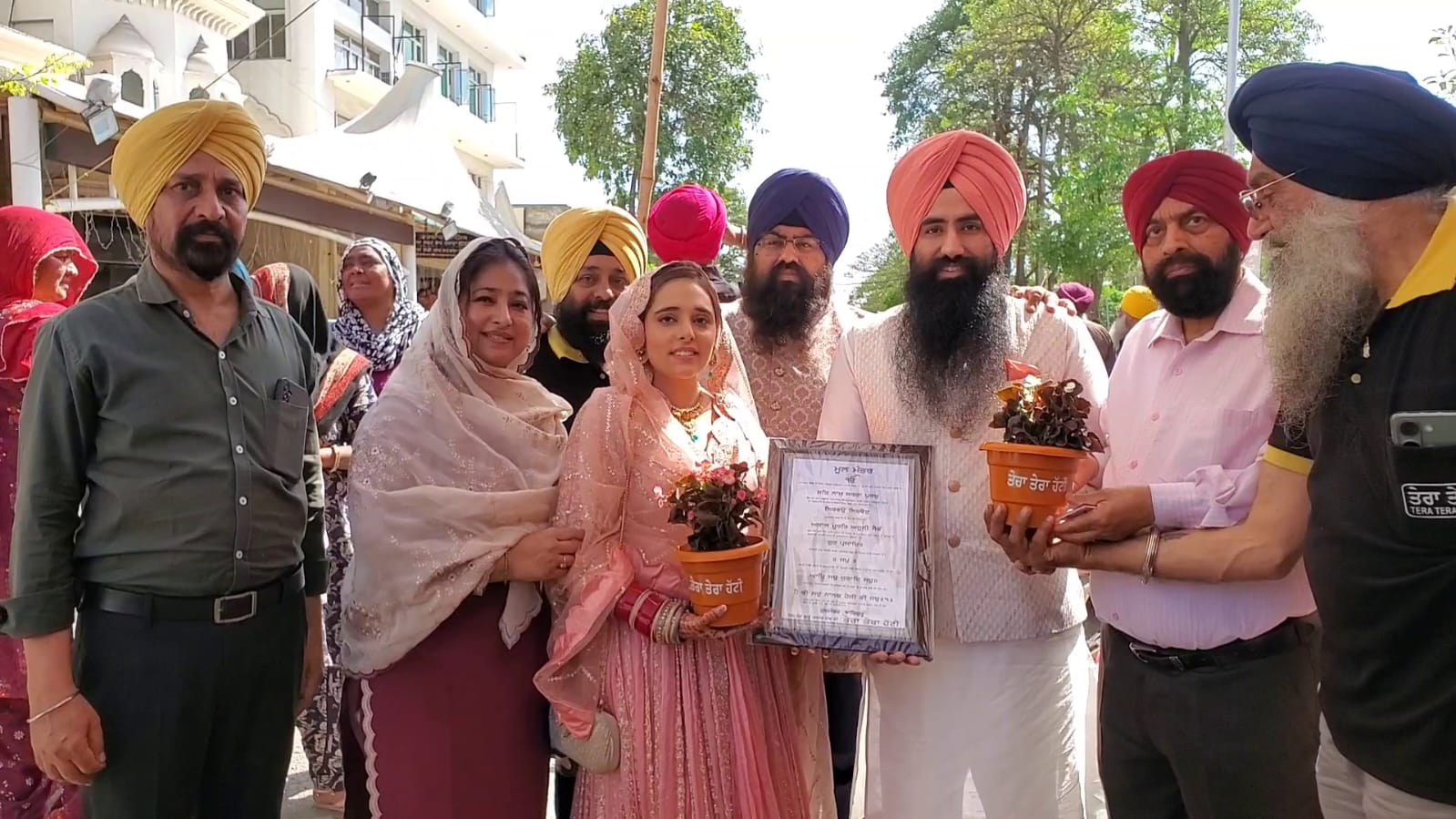 You are currently viewing ਪ੍ਰਕਾਸ਼ ਪੁਰਬ ਦੇ ਆਗਮਨ ‘ਚ 556 ਬੂਟਿਆਂ ਅਤੇ ਕੱਪੜੇ ਦੇ ਥੈਲੇਆਂ ਦਾ ਲਗਾਇਆ ਲੰਗਰ