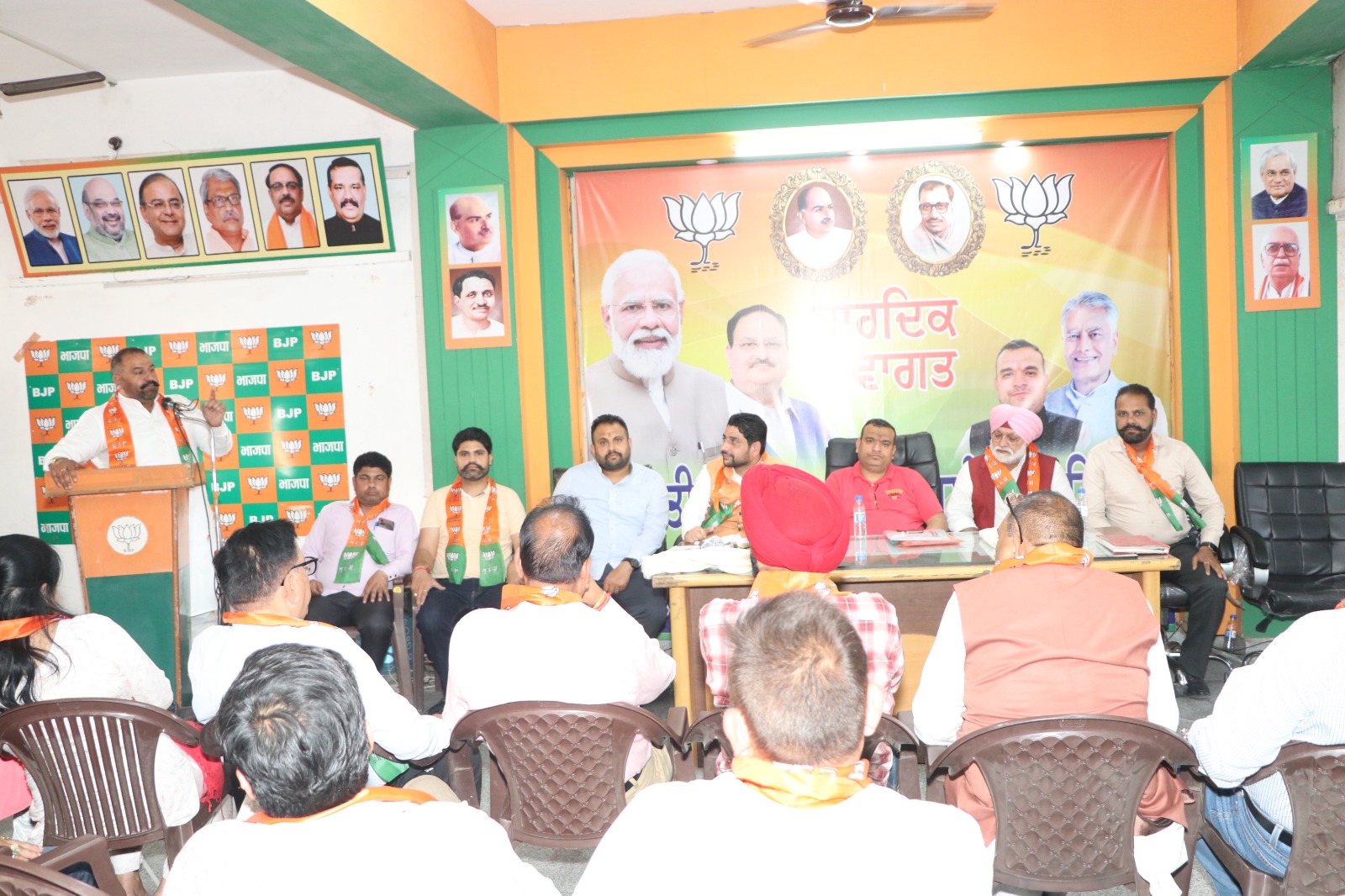 You are currently viewing लोकसभा उम्मीदीवार सुशील रिंकू और एम एल ए शीतल अंगुराल का पार्टी कार्यालय पहुंचने पर किया स्वागत