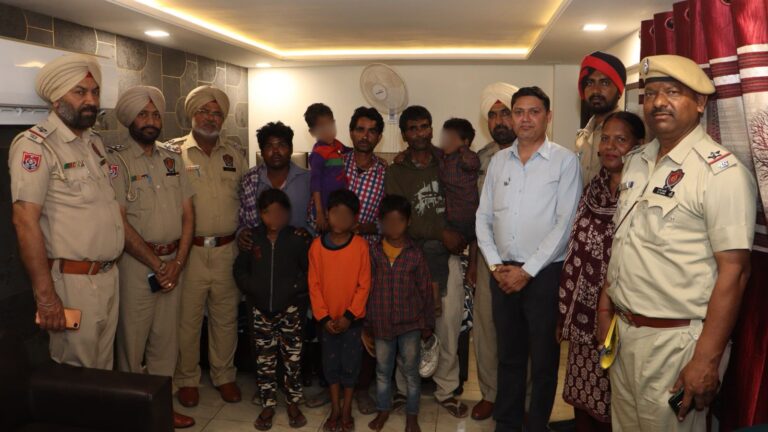 Read more about the article ਪੁਲਿਸ ਨੇ ਰੇਲਵੇ ਸਟੇਸ਼ਨ ਨੇੜੇ 05 ਗੁੰਮ ਹੋਏ ਬੱਚਿਆਂ ਨੂੰ ਬਰਾਮਦ ਕੀਤਾ।