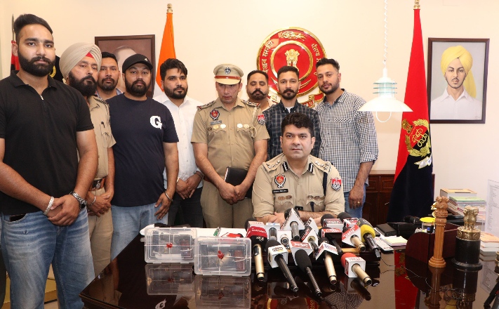 Read more about the article ਪੁਲਿਸ ਵੱਲੋਂ ਸਰਹੱਦ ਪਾਰ ਤੋਂ ਨਾਰਕੋ ਅੱਤਵਾਦ ਨੂੰ ਵੱਡਾ ਝਟਕਾ ਦਿੱਤਾ