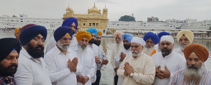 Read more about the article ਜਲੰਧਰ ਦੀ ਸੀਨੀਅਰ ਲੀਡਰਸ਼ਿਪ ਸਮੇਤ ਹੋਏ ਨਤਮਸਤਕ