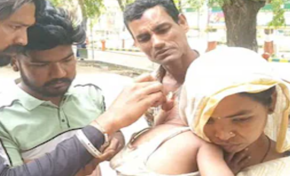 Read more about the article ਘਰ ਦੇ ਬਾਹਰ ਖੇਡ ਰਹੇ ਮਾਸੂਮ ਨੂੰ ਚੁੱਕ ਕੇ ਭੱਜਿਆ ਆਵਾਰਾ ਕੁੱਤਾ