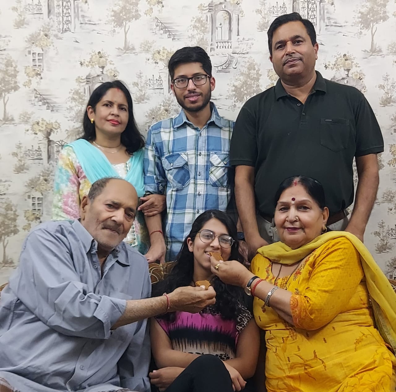 Read more about the article ਜਲੰਧਰ ਦੀ ਮਾਨਵੀ ਭੰਡਾਰੀ ਨੇ 12ਵੀਂ ਸੀਵੀਐਸ ਬੋਰਡ ’ਚ 96.8 ਅੰਕ ਕੀਤੇ ਪ੍ਰਾਪਤ