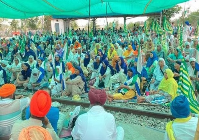 Read more about the article शंभू रेलवे स्टेशन पर भी किसान डटे