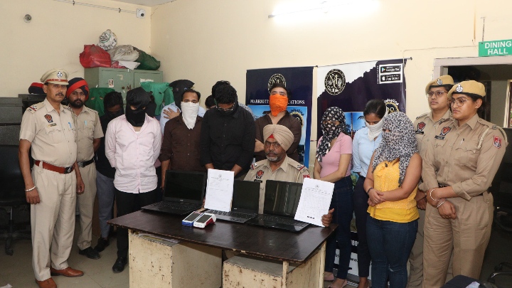 Read more about the article ਜਾਅਲੀ ਹੋਲੀਡੇ ਪੈਕੇਜ ਸਕੀਮ ਰਾਹੀਂ ਲੋਕਾਂ ਨੂੰ ਠੱਗਣ ਵਾਲੇ ਗਿਰੋਹ ਦਾ ਕੀਤਾ ਪਰਦਾਫਾਸ਼