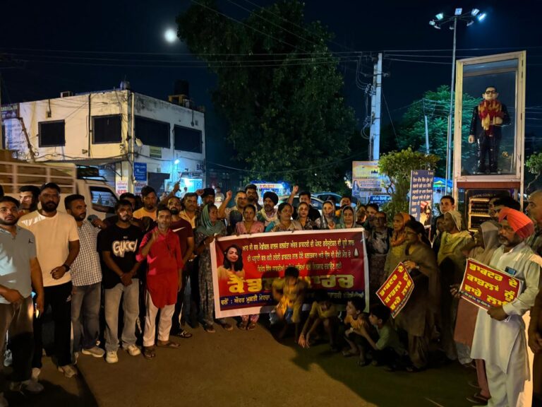 Read more about the article ਕੋਲਕਾਤਾ ਦੀ ਡਾਕਟਰ ਦੇ ਇਨਸਾਫ਼ ਲਈ ਔਰਤ ਮੁਕਤੀ ਮੋਰਚਾ ਤੇ ਅੰਬੇਡਕਰੀ ਸਭਾਵਾਂ ਤੇ ਜਨਤਕ ਜਥਬੰਦੀਆਂ ਵਲੋਂ ਫਿਲੌਰ ਵਿੱਚ ਕੈਂਡਲ ਮਾਰਚ