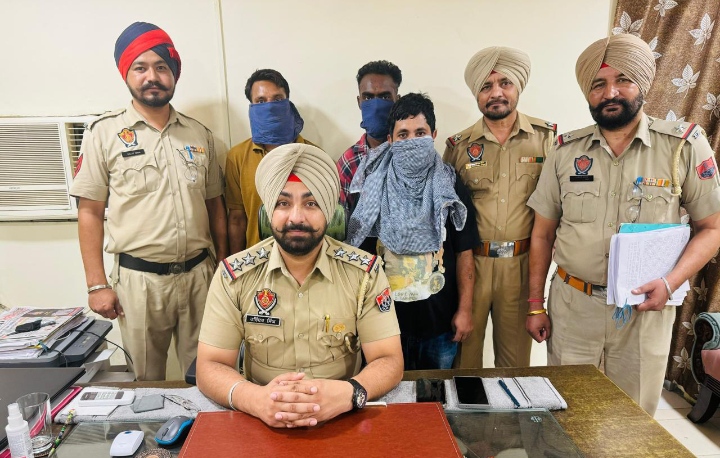 Read more about the article कमिश्नरेट पुलिस ने तीन अपराधियों को पकड़कर लूटपाट करने वाले गिरोह का पर्दाफाश