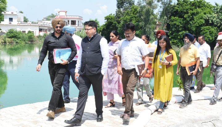 Read more about the article दौरे का उदेश्य जल संभाल और प्रबंधन अभियास की प्रगति का मूल्यांकन करना