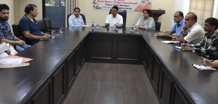 Read more about the article पासपोर्ट संबंधित आ रही परेशानियों को पहल के आधार पर हल करने के निर्देश