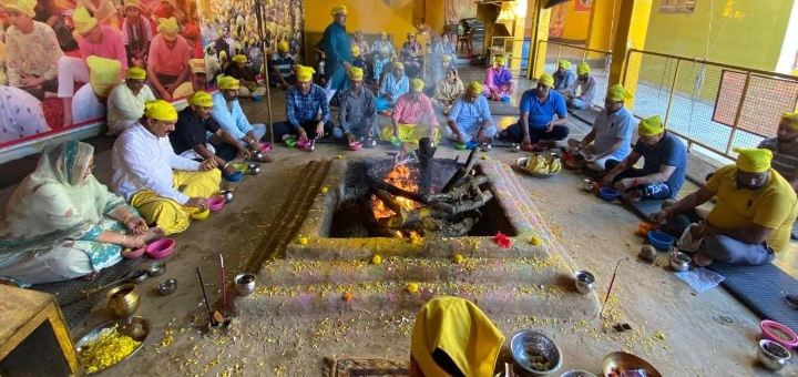 Read more about the article शनिदेव महाराज जी के निमित्त श्रृंखलाबद्ध सप्ताहिक दिव्य हवन यज्ञ सम्पन्न 