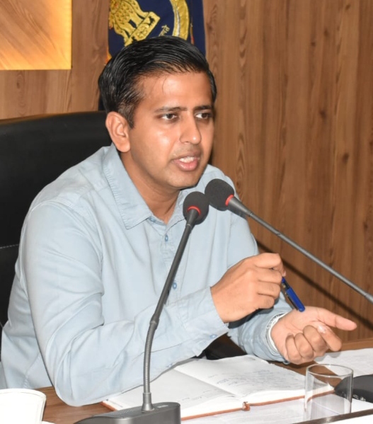 Read more about the article डिप्टी कमिश्नर ने अधिकारियों को उद्योगों को पेश मामलों का हल पहल के आधार पर करने के दिए आदेश