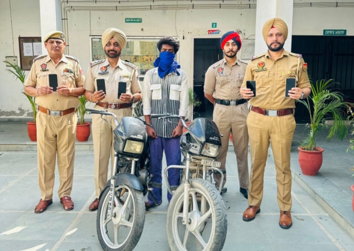 Read more about the article ਪੁਲਿਸ ਨੇ ਲੁੱਟ-ਖੋਹ ਦੀਆਂ ਵਾਰਦਾਤਾਂ ਨੂੰ ਅੰਜਾਮ ਦੇਣ ਵਾਲੇ ਗਿਰੋਹ ਦਾ ਪਰਦਾਫਾਸ਼ ਕੀਤਾ