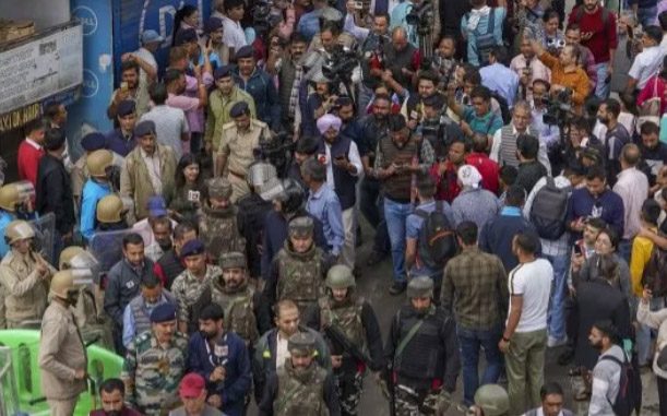 Read more about the article ਮਸਜਿਦ ’ਚ ਗੈਰ-ਕਾਨੂੰਨੀ ਢਾਂਚਾ ਢਾਹੁਣ ਦੀ ਮੰਗ ਕਰ ਰਹੇ ਪ੍ਰਦਰਸਨਕਾਰੀਆਂ