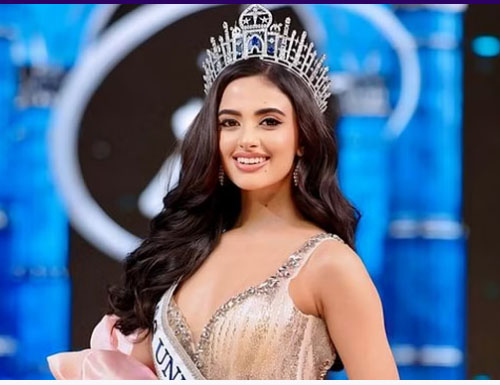 Read more about the article उर्वशी रौतेला ने पहनाया ताज