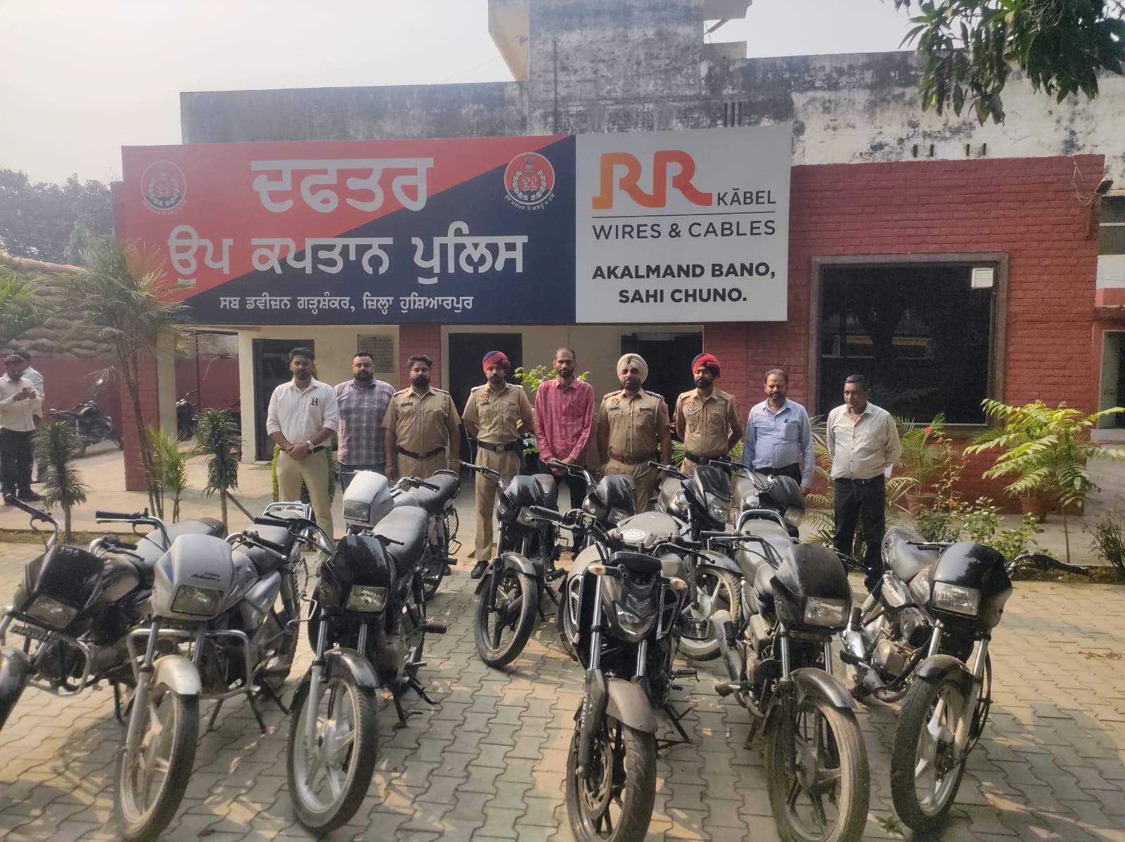 Read more about the article ਪਿੰਡ ਰਾਵਲ ਪਿੰਡੀ ਮੋੜ ਤੋ ਮੋਟਰਸਾਇਕਲ  ਸਮੇਤ ਫੜਿਆ